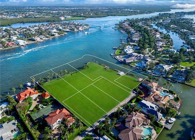 Property at 820 Jamaica Ln, Naples, FL 34102