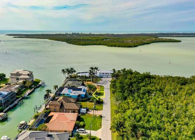 Property at 408 Antigua St, Naples, FL 34113, 4 beds, 3 baths