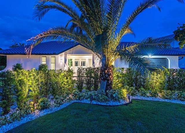 Property at 4856 Crayton Rd, Naples, FL 34103, 3 beds, 2 baths