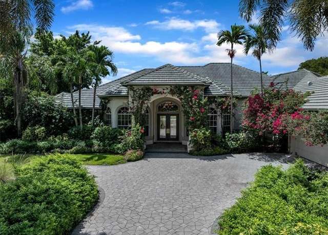 Property at 2339 Alexander Palm Dr, Naples, FL 34105, 5 beds, 4 baths
