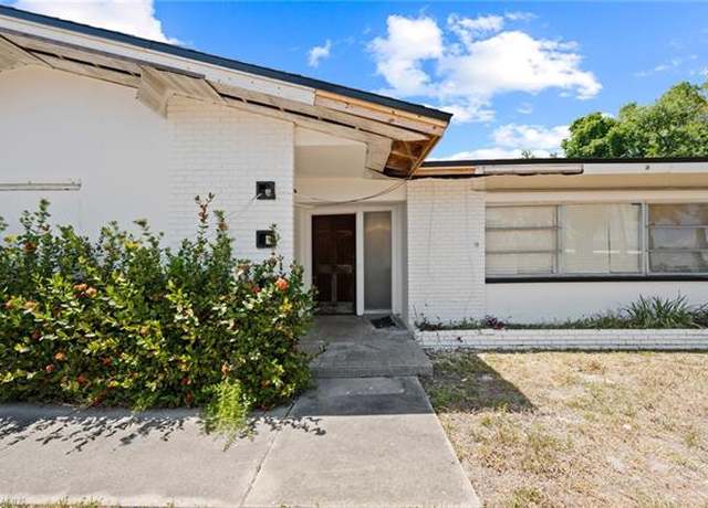Property at 10300 Mcgregor Blvd, Fort Myers, FL 33919, 3 beds, 2.5 baths