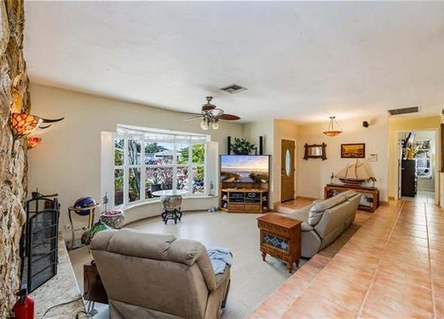 Property at 813 105th Ave N, Naples, FL 34108, 3 beds, 2 baths