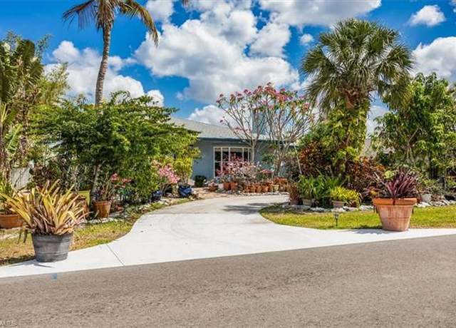 Property at 813 105th Ave N, Naples, FL 34108, 3 beds, 2 baths