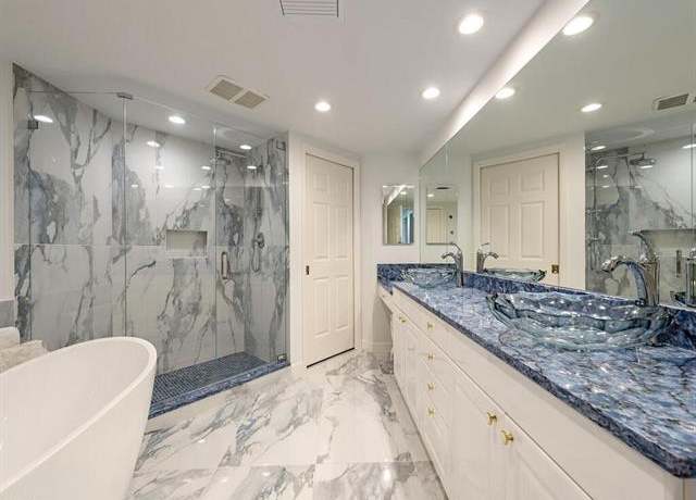 Property at 7117 Pelican Bay Blvd #1106, Naples, FL 34108, 3 beds, 3 baths