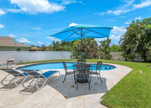 Property at 636 98th Ave N, Naples, FL 34108, 3 beds, 2 baths