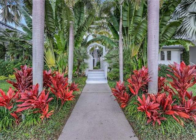 Property at 359 2nd St S, Naples, FL 34102, 3 beds, 2.5 baths