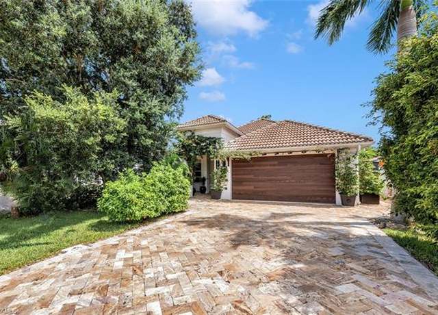 Property at 786 109th Ave N, Naples, FL 34108, 3 beds, 2 baths
