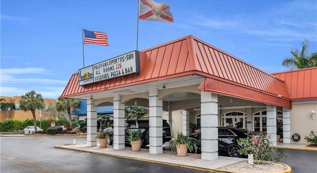 Photo of 2555 9th St N #103, Naples, FL 34103