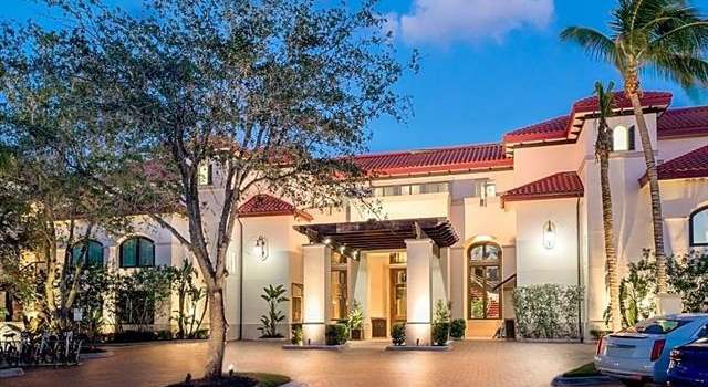 Photo of 221 9th St S #208, Naples, FL 34102