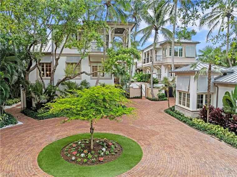 Photo of 3675 Gordon Dr Naples, FL 34102