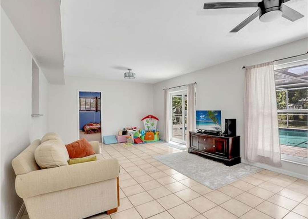 2631 SE 18th Ave, Cape Coral, FL 33904