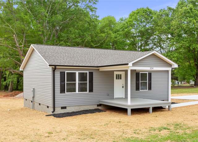 Property at 304 Hill St, Westminster, SC 29693, 2 beds, 1 bath