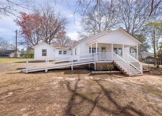 Property at 204 Old Salem Rd, Seneca, SC 29672, 3 beds, 1.5 baths