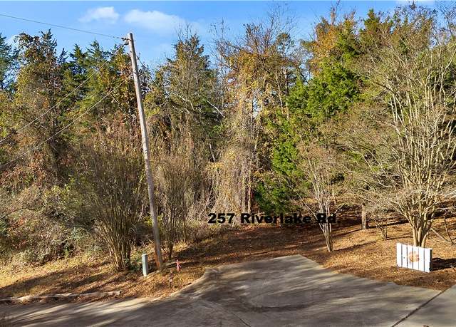 Property at 257 Riverlake Rd, Fair Play, SC 29643