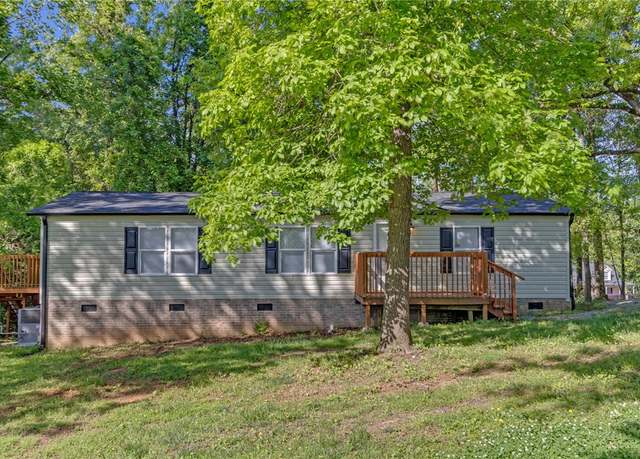 Property at 338 Cardinal Dr, Easley, SC 29642, 3 beds, 2 baths
