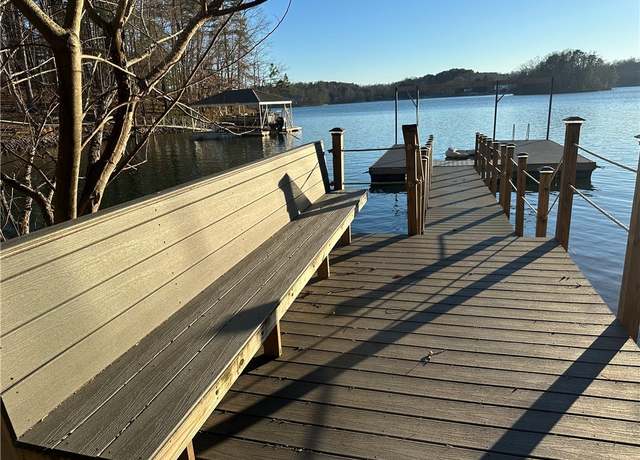 Property at 304 Lakeside Dr, Seneca, SC 29672, 3 beds, 2.5 baths