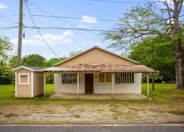 Property at 610 S Piedmont St, Westminster, SC 29693, 1 bed, 1.5 baths