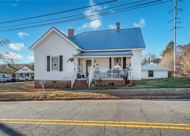 Property at 7 Smith St, Ware Shoals, SC 29692, 2 beds, 1 bath
