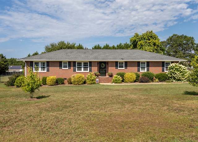 Property at 817 New Hope Rd, Anderson, SC 29626, 3 beds, 2 baths