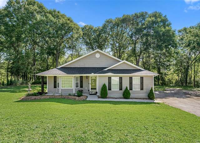 Property at 433 Shore Line Dr, Anderson, SC 29626, 3 beds, 2 baths