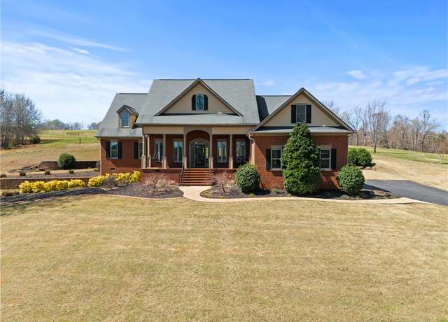 Property at 185 Meadow Brook Ln, Pickens, SC 29671, 4 beds, 4 baths