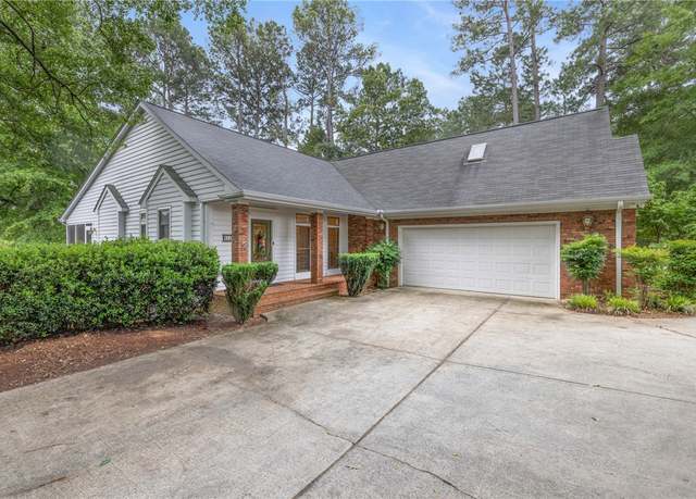 Property at 1029 Cross Creek Dr, Seneca, SC 29678, 4 beds, 3.5 baths