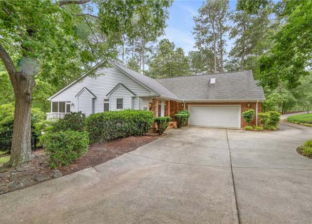 Property at 1029 Cross Creek Dr, Seneca, SC 29678, 4 beds, 3.5 baths