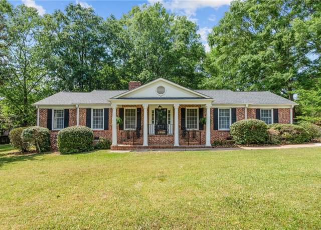 Property at 1103 Stratford Dr, Anderson, SC 29621, 3 beds, 2 baths