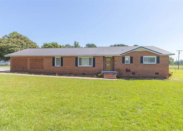 Property at 216 Carling Dr, Anderson, SC 29621, 3 beds, 2 baths