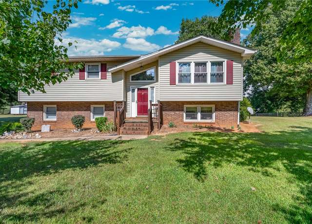 Property at 155 Pleasant View Dr, Seneca, SC 29678, 4 beds, 2.5 baths