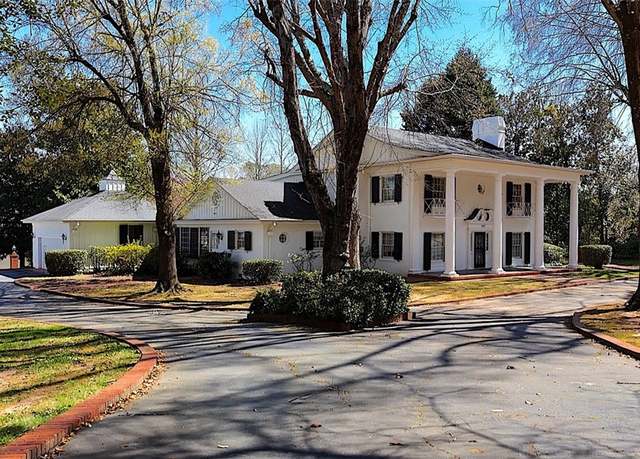 Property at 107 Lakeview Dr, Easley, SC 29642, 5 beds, 4.5 baths