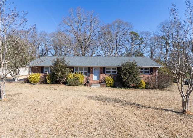 Property at 706 Ivy Cir, Anderson, SC 29621, 4 beds, 3 baths