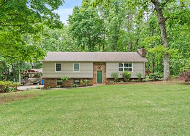 Property at 802 White Oak Hill Dr, Seneca, SC 29678, 3 beds, 3 baths