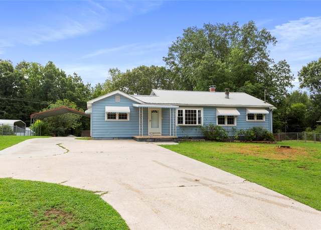 Property at 213 Friendship Rd, Seneca, SC 29678, 3 beds, 2 baths