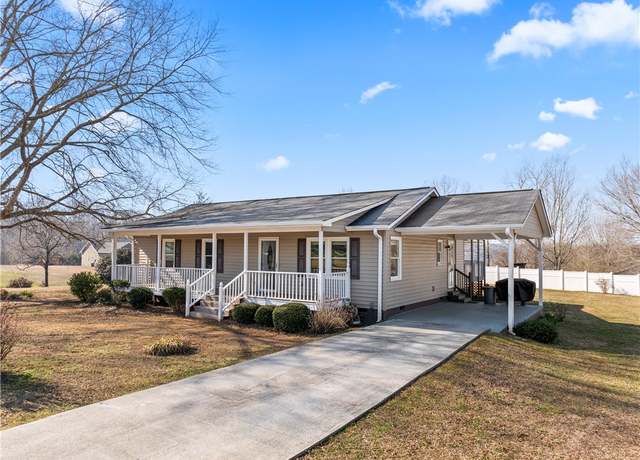 Property at 123 Bass Dr, Fair Play, SC 29643, 3 beds, 2 baths