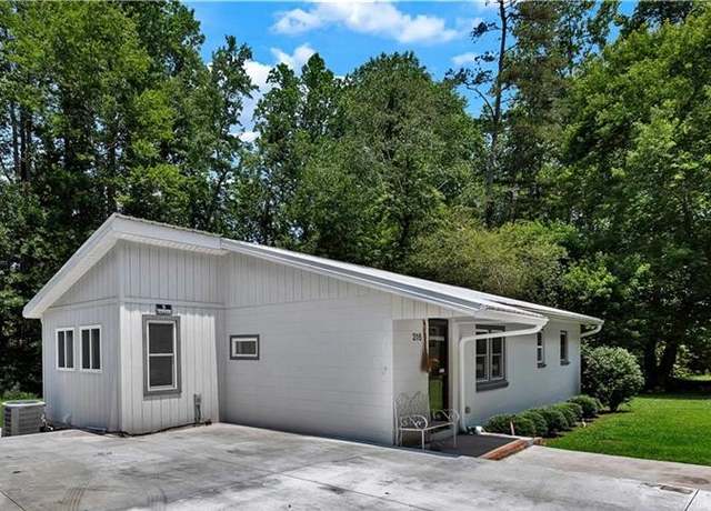 Property at 316 Briar Creek Rd, Walhalla, SC 29691, 3 beds, 1 bath