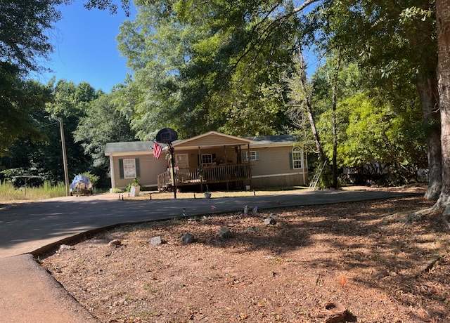 Property at 200 Kaye Dr, Anderson, SC 29624, 3 beds, 2 baths
