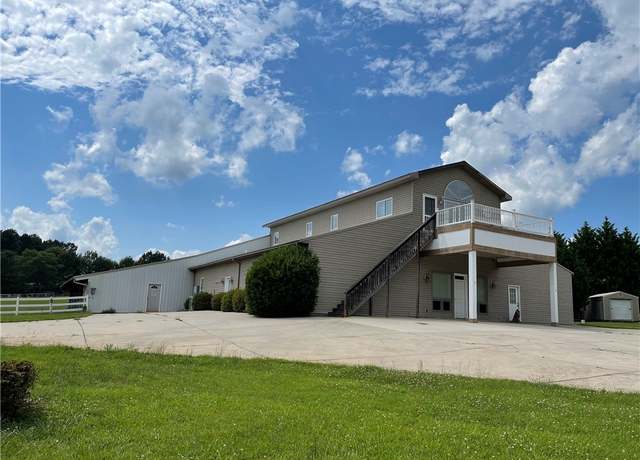 Property at 101 Crooked Creek Rd, Seneca, SC 29672, 5 beds, 4 baths