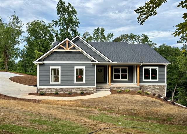 Property at 1112 Little River View Dr, Seneca, SC 29672, 4 beds, 3.5 baths