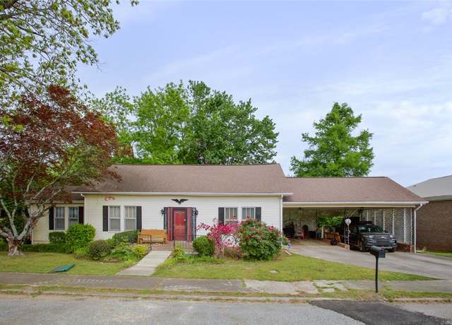 Property at 208 Retreat St, Westminster, SC 29693, 4 beds, 1.5 baths