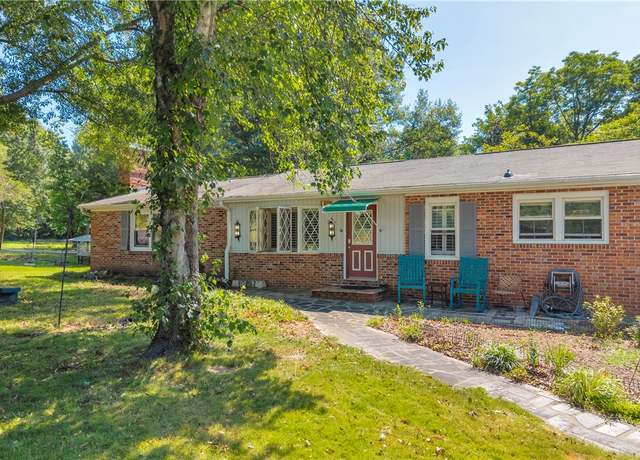 Property at 428 Doyle St, Westminster, SC 29693, 3 beds, 2 baths
