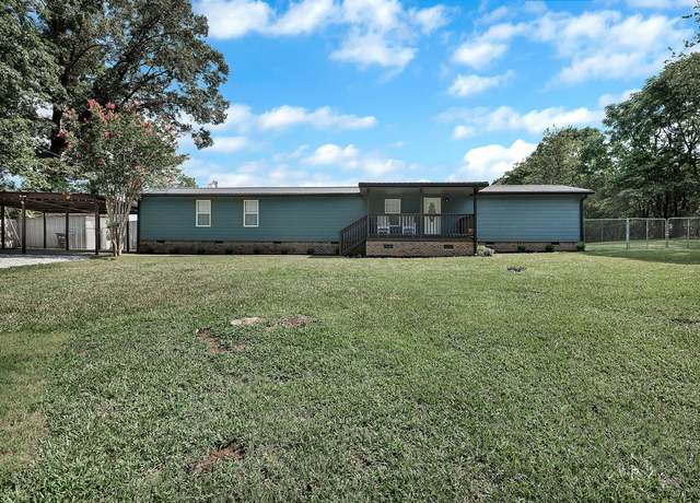 Property at 425 Dairy Farm Rd, Westminster, SC 29693, 4 beds, 2 baths