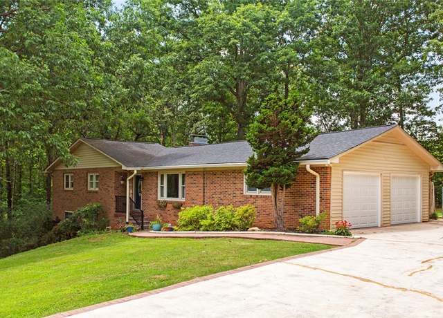 Property at 125 Brookwood Rd, Seneca, SC 29678, 4 beds, 3 baths