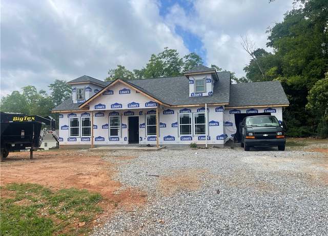 Property at 405 E South 4th St, Seneca, SC 29678, 3 beds, 2 baths