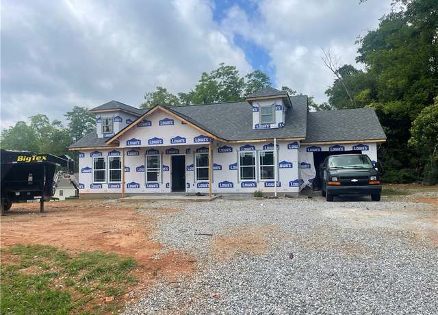 Property at 405 E South 4th St, Seneca, SC 29678, 3 beds, 2 baths