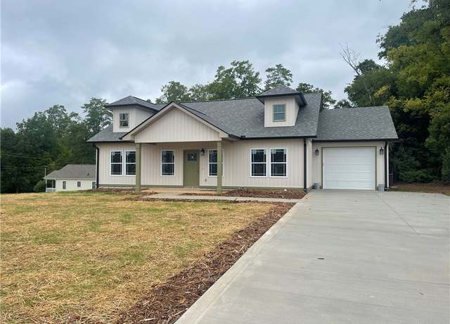 Property at 405 E South 4th St, Seneca, SC 29678, 3 beds, 2 baths