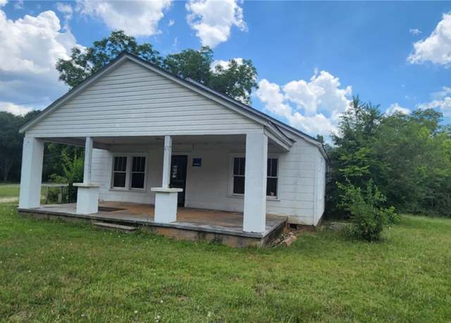 Property at 612 South Piedmont St, Westminster, SC 29693, 3 beds, 1 bath