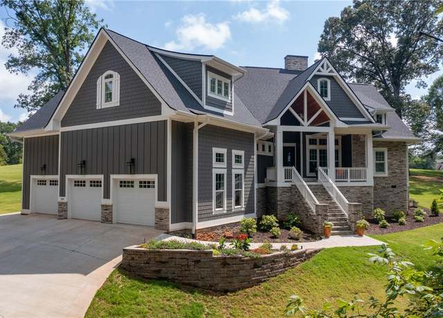Property at 1819 Cross Creek Dr, Seneca, SC 29678, 4 beds, 3.5 baths