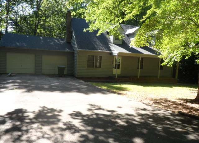 Property at 124 S Spring St, Central, SC 29630, 3 beds, 2 baths