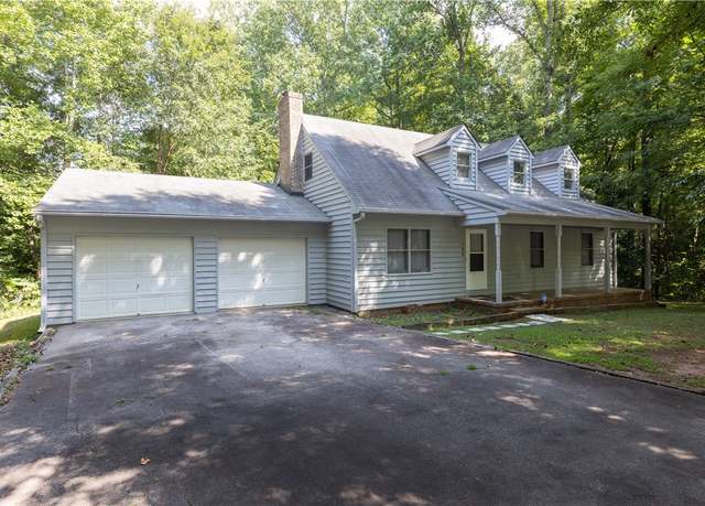Property at 124 S Spring St, Central, SC 29630, 3 beds, 2 baths